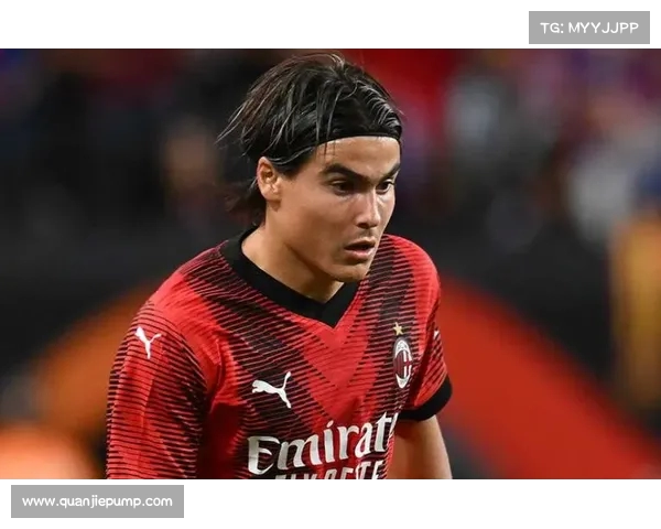 米兰17岁天才崭露头角 曾与C罗魔笛合影 女友系足球名宿之女 米兰17岁天才崭露头角 曾与C罗魔笛合影 女友系足球名宿之女